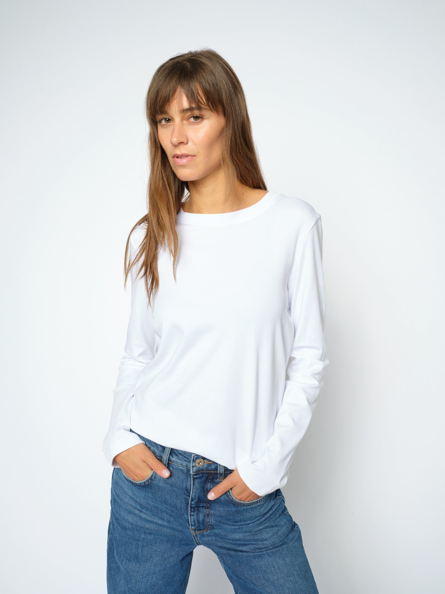Modelshot / White / Detail